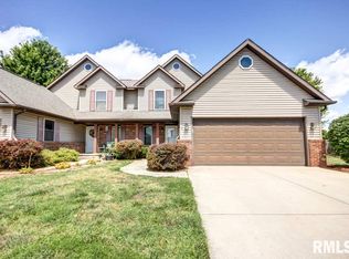 15B Dawson Cir, Riverton, IL 62561