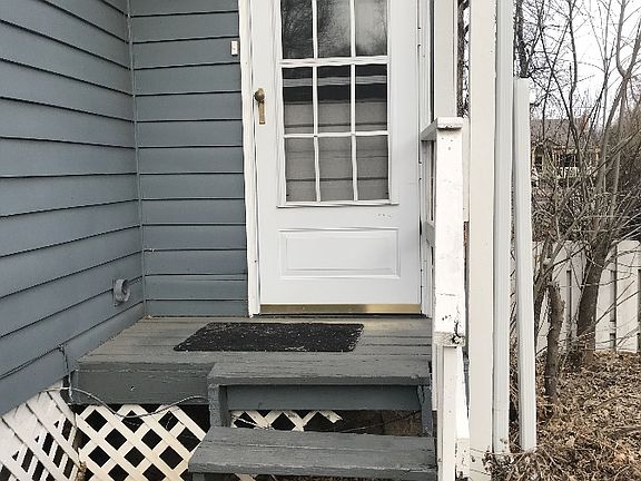 3rd image of 825 Peterson St #B
