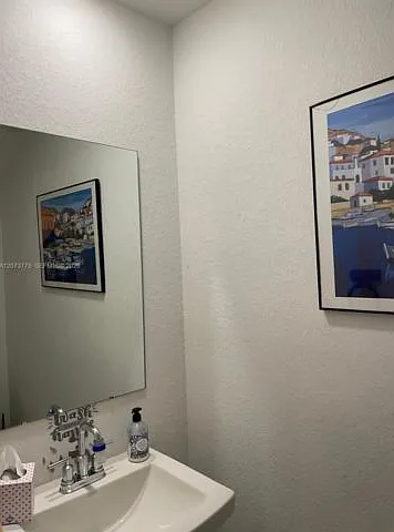 2 bed, 2.5 bath, $2,200 — Photo 2
