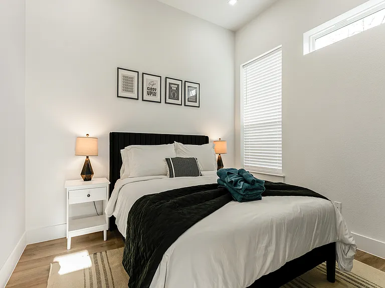 1004 Travis Ave #112 — Photo 19