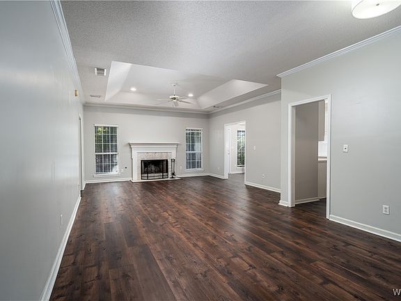 2nd image of 2001 Foxwood Ln