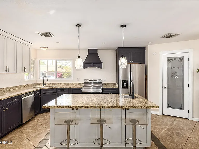 413 E Ellis Dr — Photo 17