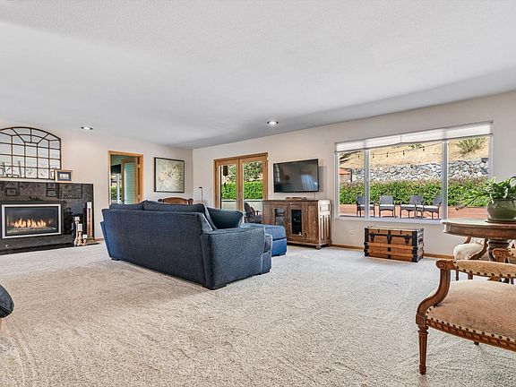 3rd image of 5078 Wilshire Drive