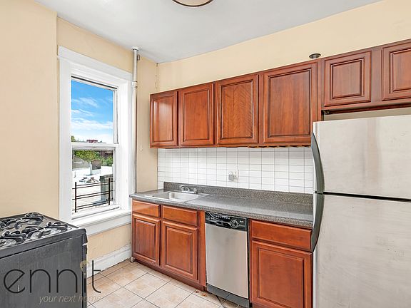 2nd image of 967 Bergen St #3CC
