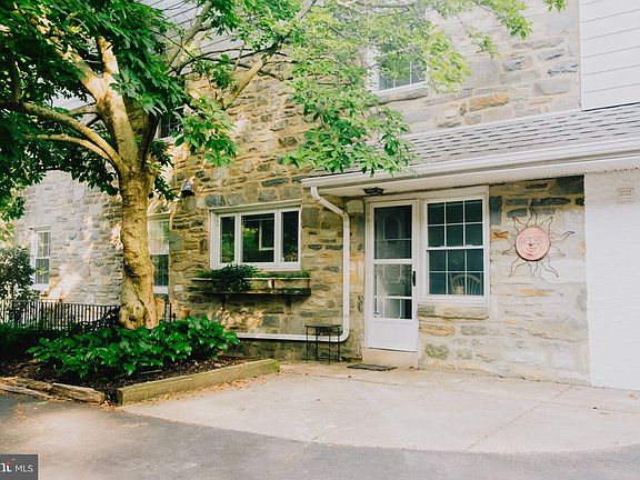 2nd image of 205 Windsor Ave
