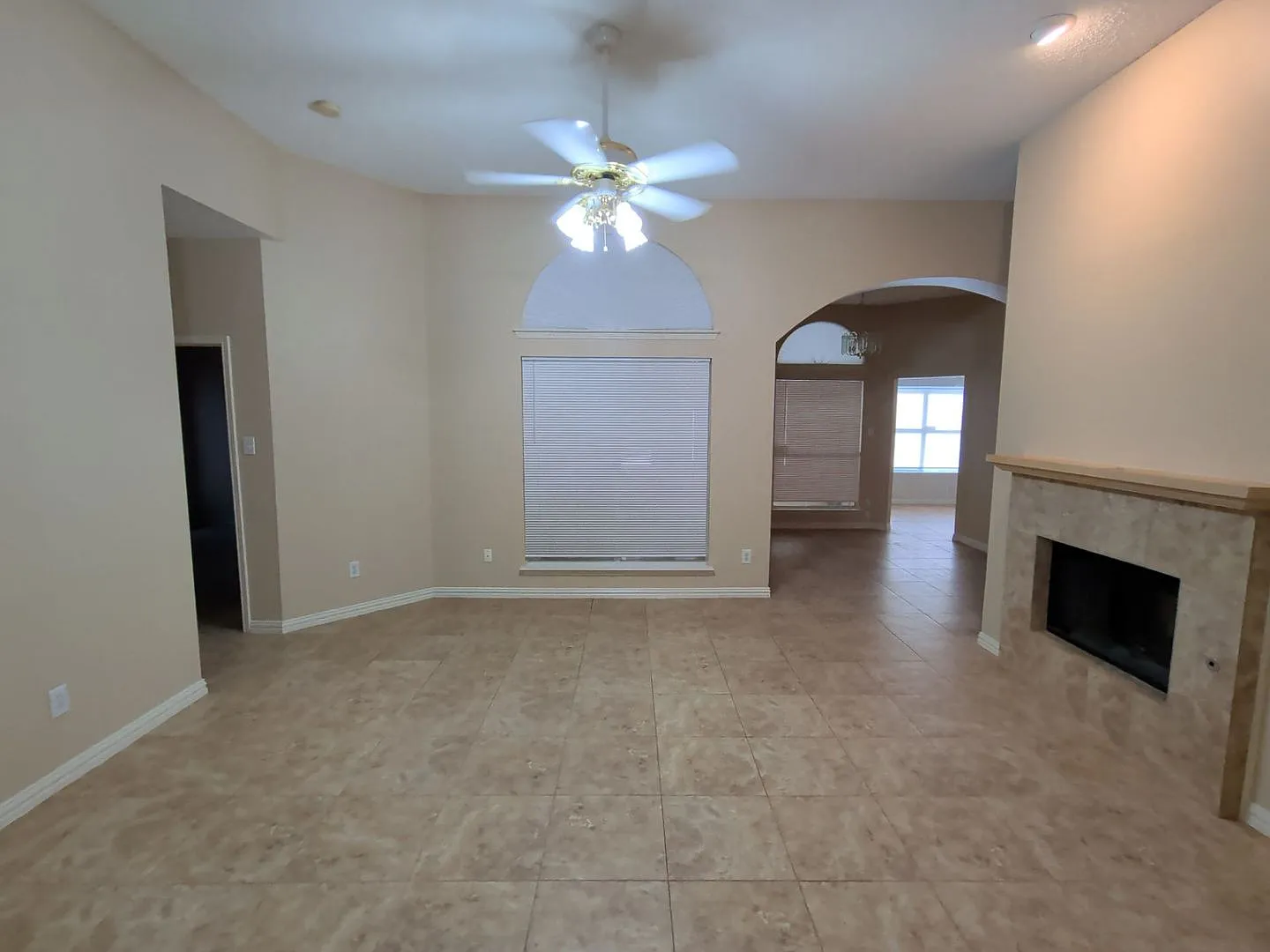 4819 Brady Ct Arlington, TX 76018 — Photo 2
