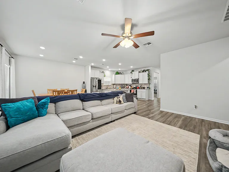 612 Pipe Creek Dr — Photo 10