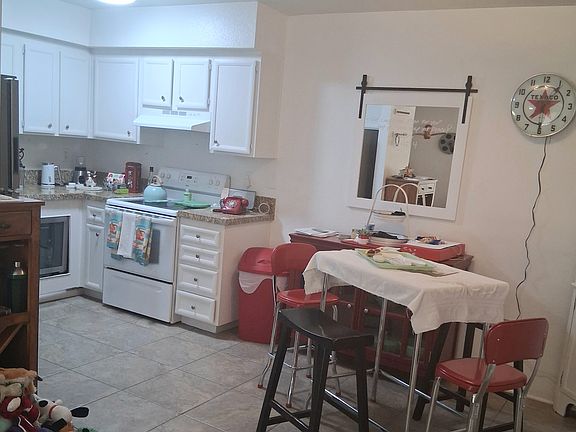 4th image of 2981 Sunflower Cir E