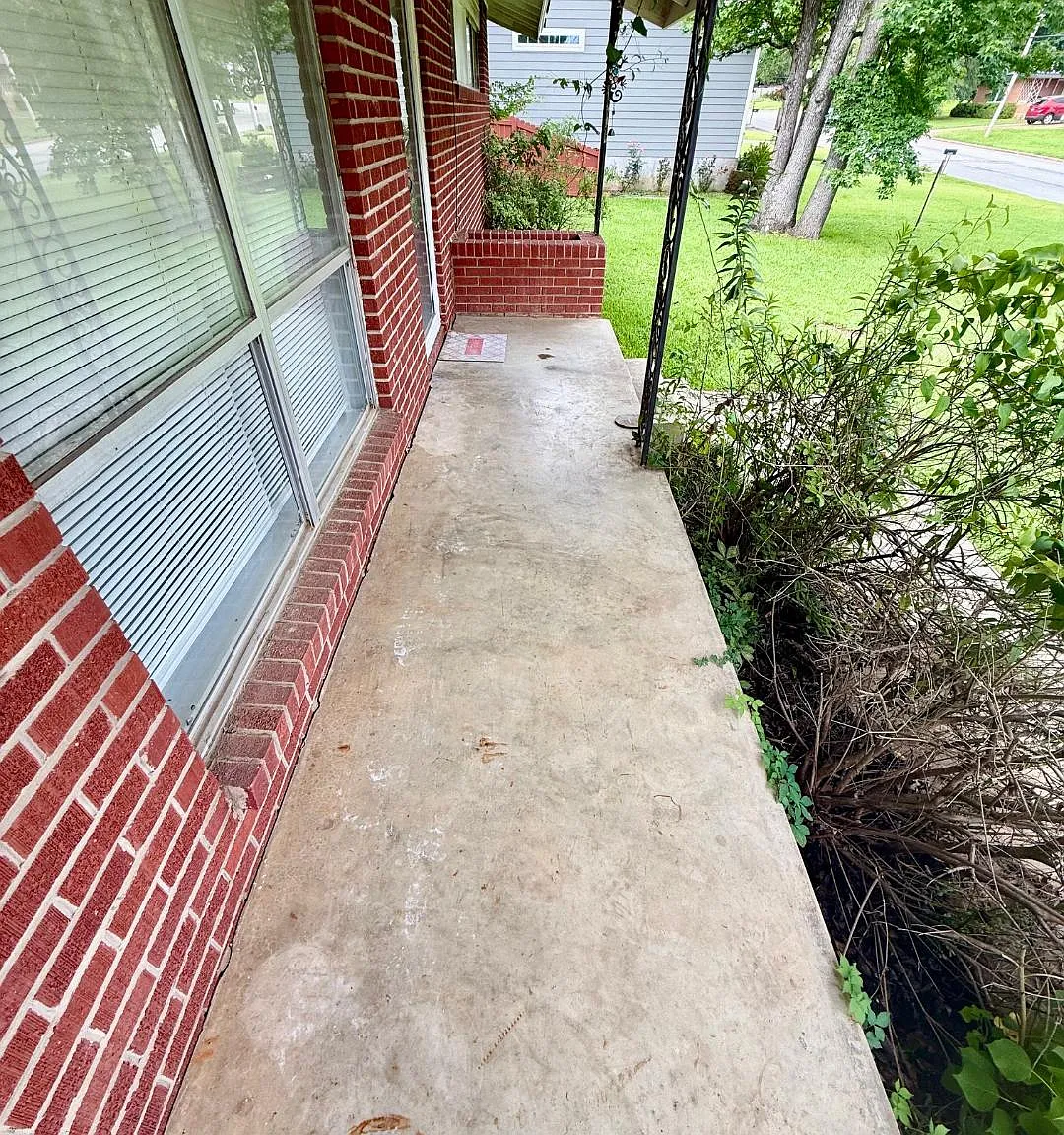 3 bed, 1.5 bath, 1182 sqft, $1,550 — Photo 3