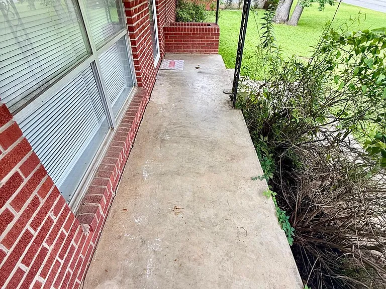 2206 Clay St — Photo 3