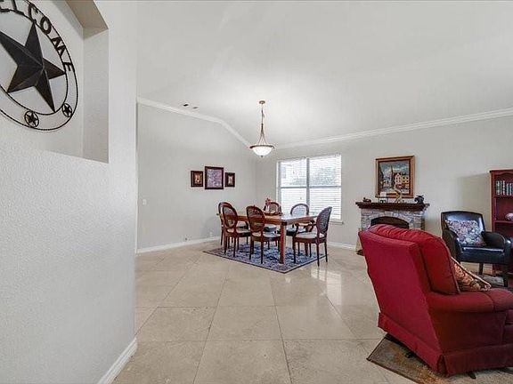 5th image of 301 Attaway Dr