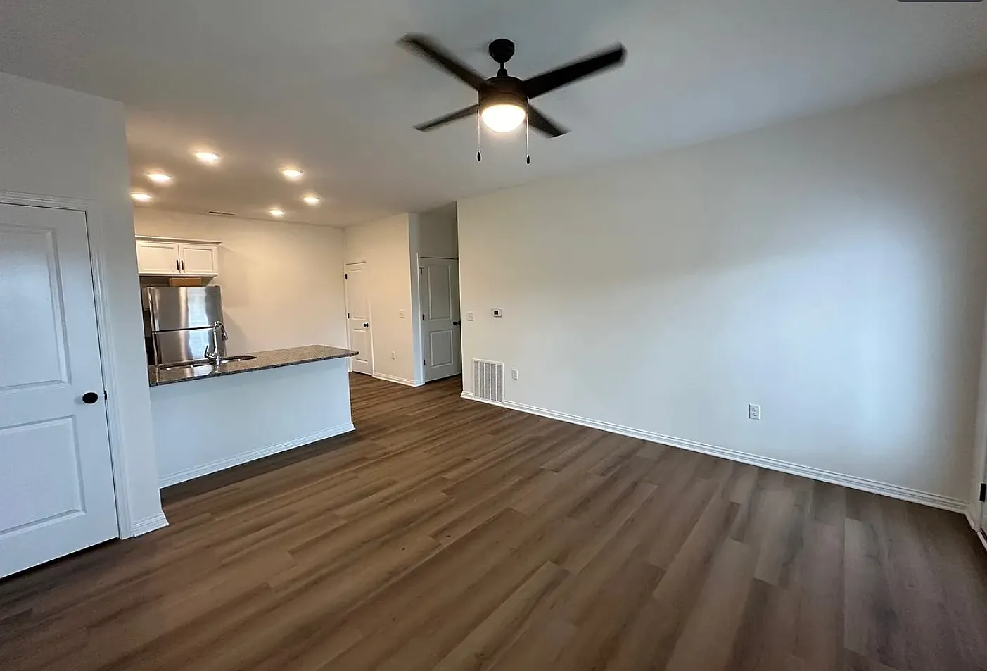 2 bed, 1000 sqft, $995 — Photo 4