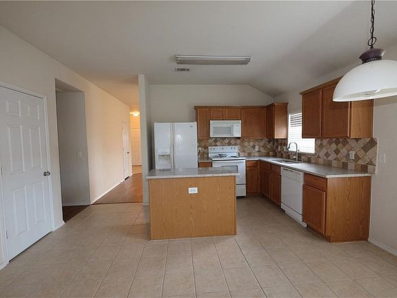 4th image of 1223 Periwinkle Dr