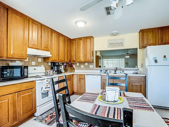 3rd image of 3628 W Laredo St