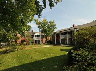 886 N McKnight Rd APT 2E, Saint Louis, MO 63132