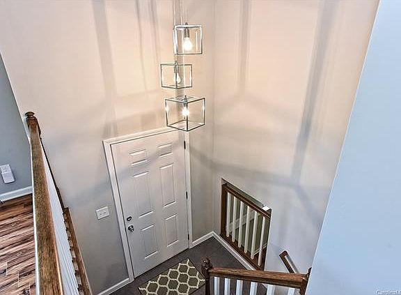 3rd image of 415 Vista Grande Cres