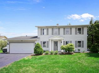 3725 Arrowwood Ln, Hoffman Estates, IL 60192
