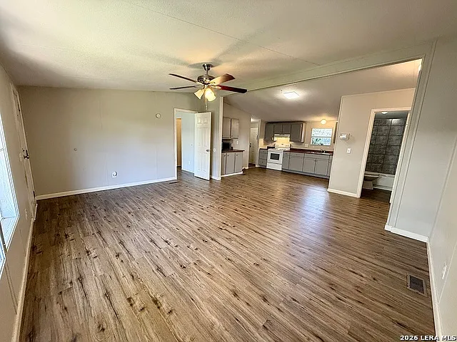 319 E Zipp Rd — Photo 5