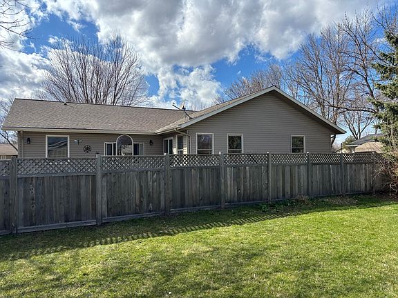 3rd image of 503 Adobe Rd