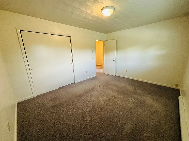 2 Bedroom, 1 Bath Apartment — Photo 12