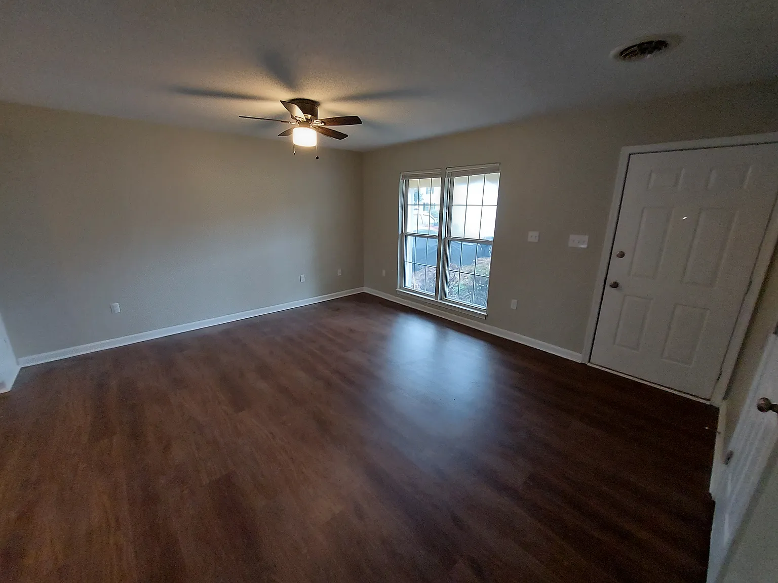 3 bed, 1000 sqft, $1,675 — Photo 4