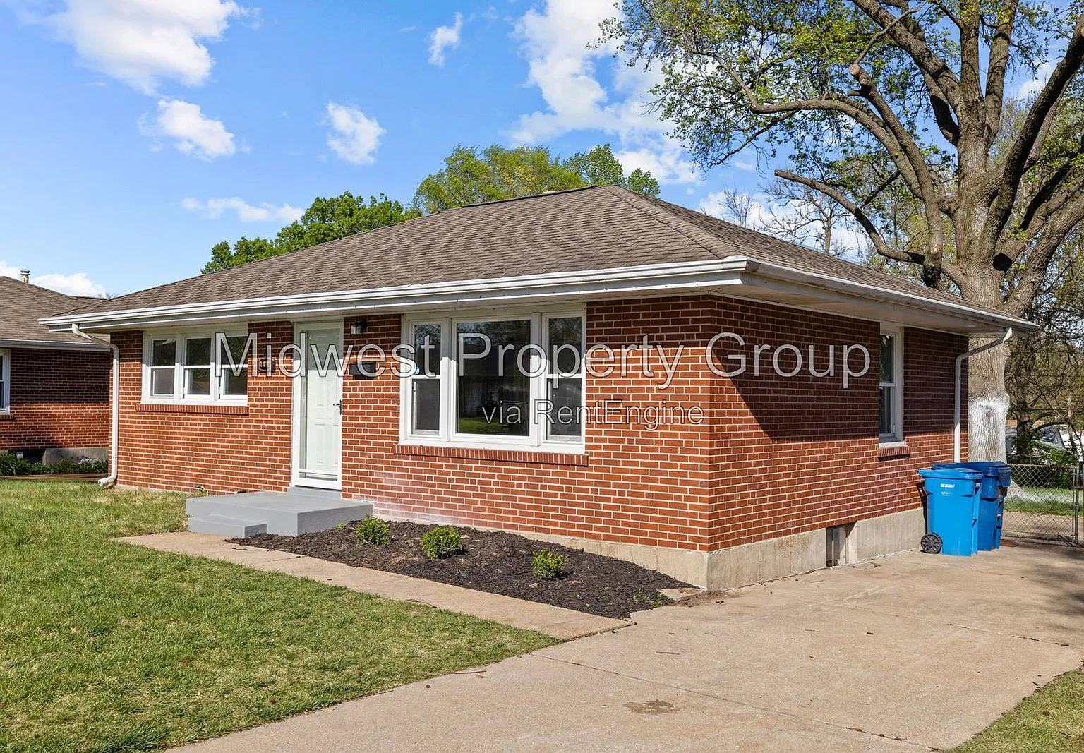 2 bed, 1.0 bath, 816 sqft, $1,395 — Photo 2