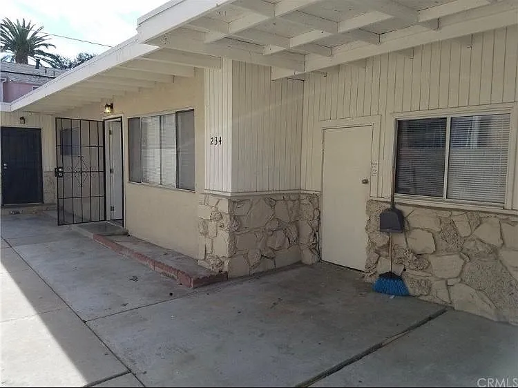 2 bed, 700 sqft, $2,250 — Photo 2