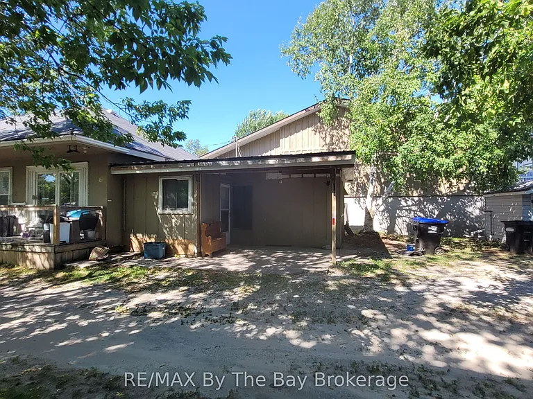 835 Mosley St #3 — Photo 3