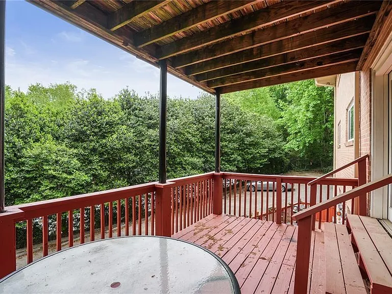1466 E Rock Springs Rd NE — Photo 20