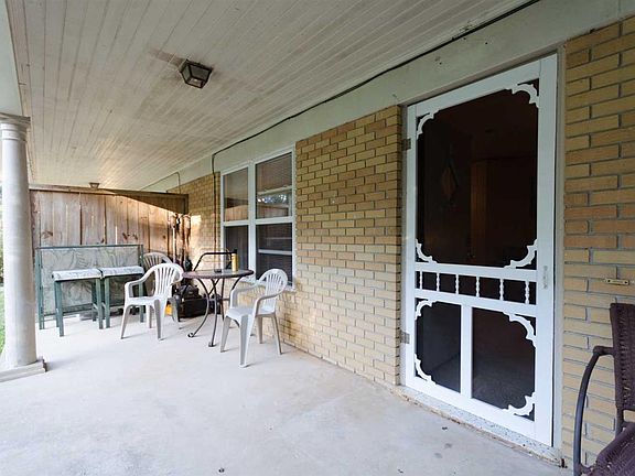3rd image of 2940-2942 Summer St