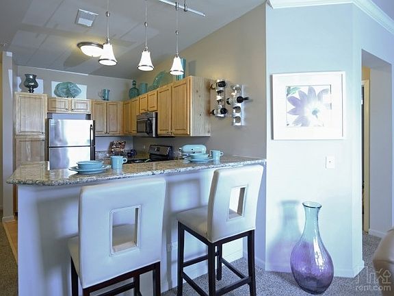 2nd image of 724 Greenwood Cir #724