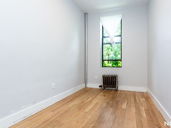 4th image of 211 Marion St #1J