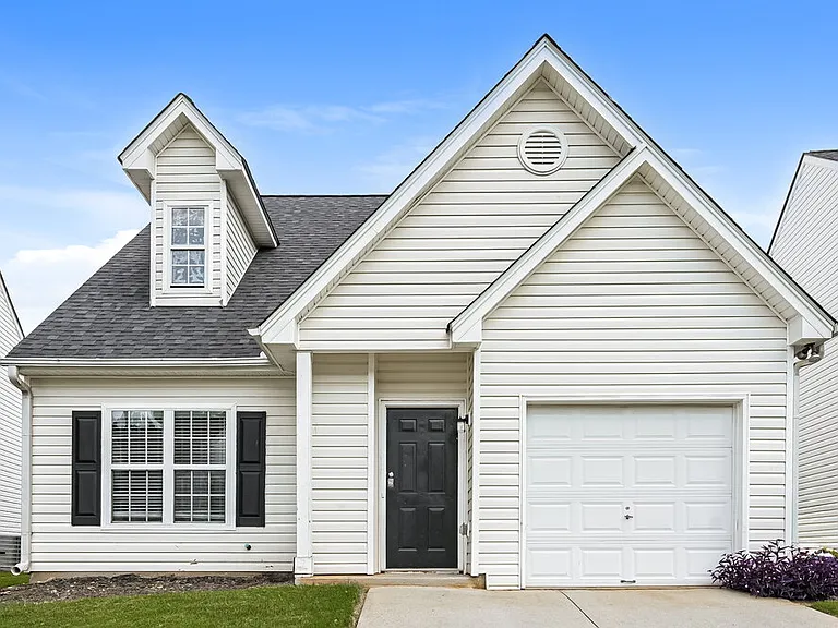 444 Village Bluff Dr — Photo 1