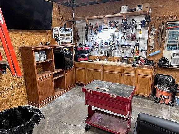 Shop w/ Electricity