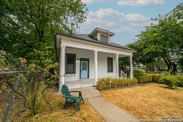 212 McLane St — Photo 2