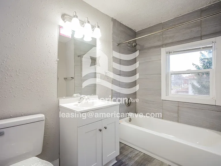 1774414_009_main_bathroom_14210354.jpg