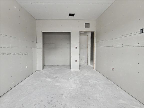2nd image of 640 SW 10th Ave
