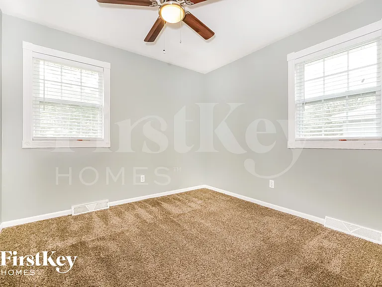 1903 Karlton Way — Photo 12