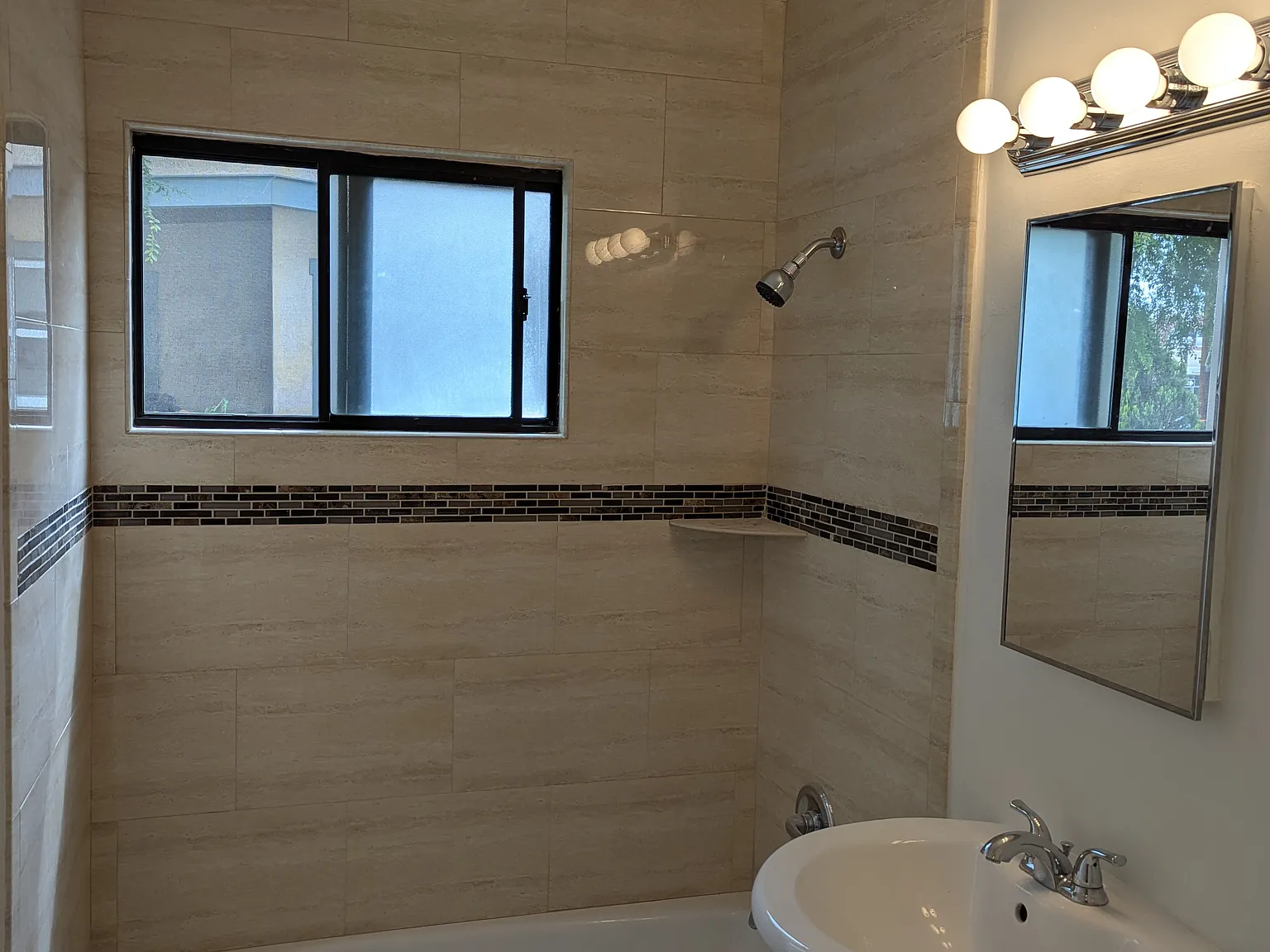 319 S Primrose Ave — Photo 4