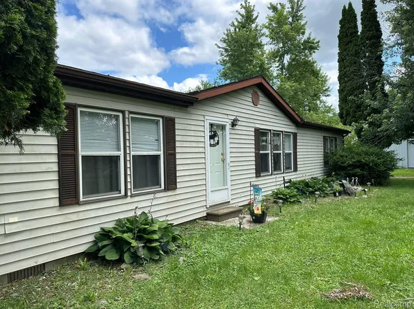 2401 S Lake Pleasant Rd, Attica, MI 48412