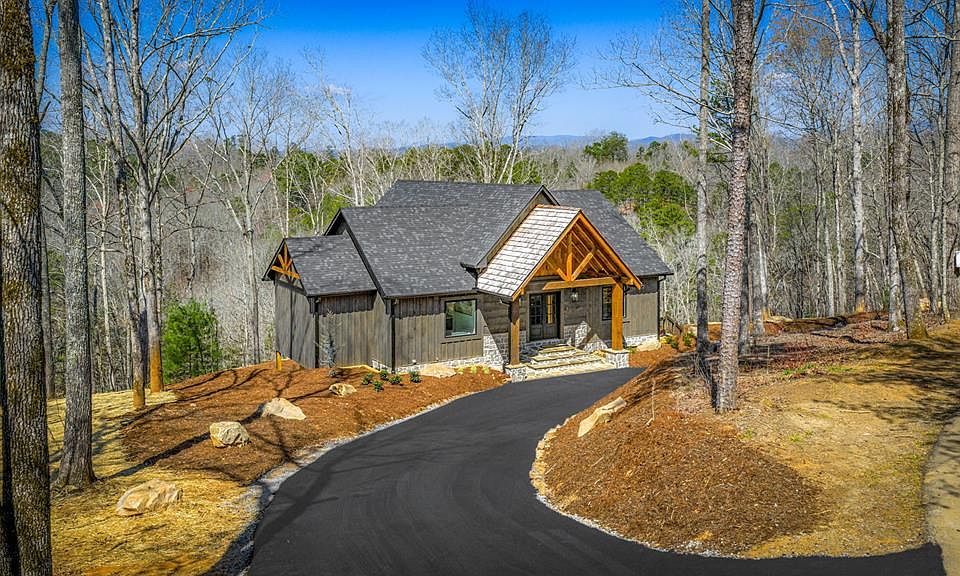 1st image of 698 Oak Ridge Way