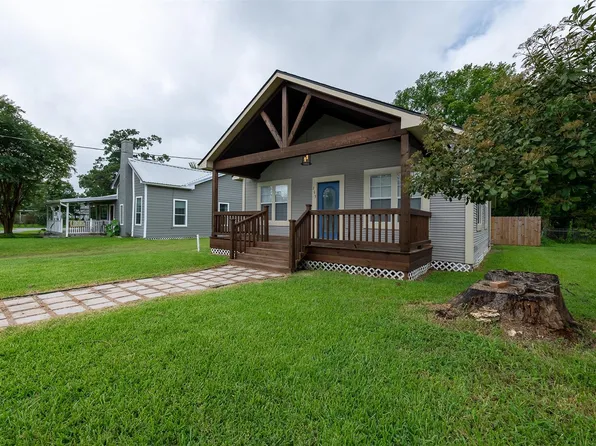 203 N Texas St, Madisonville, TX 77864