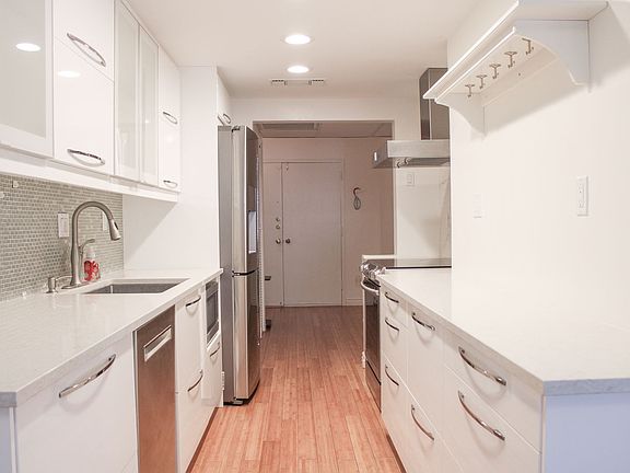 4th image of 521 Montana Ave APT 210