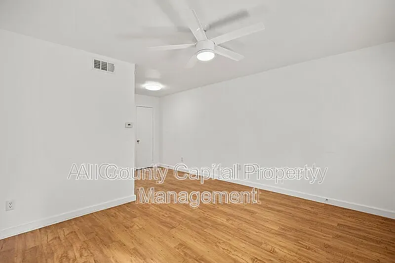 Studio, 1.0 bath, 408 sqft, $880 — Photo 3