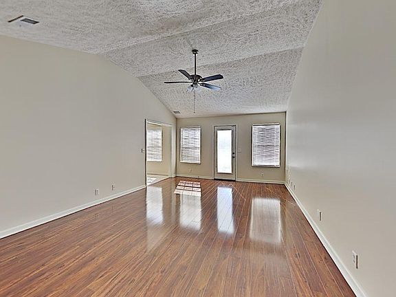 4th image of 3013 Weybridge Dr #1