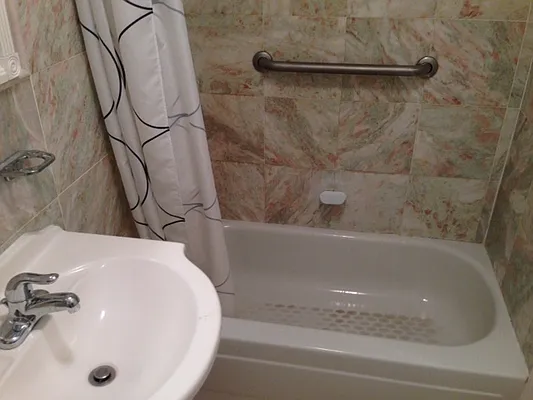 Rented by Kings Court Real Estate | media 18