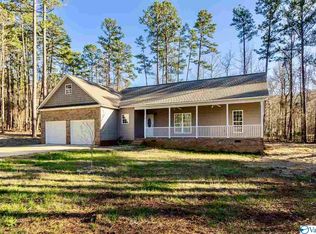 125 Heather St, Laceys Spring, AL 35754