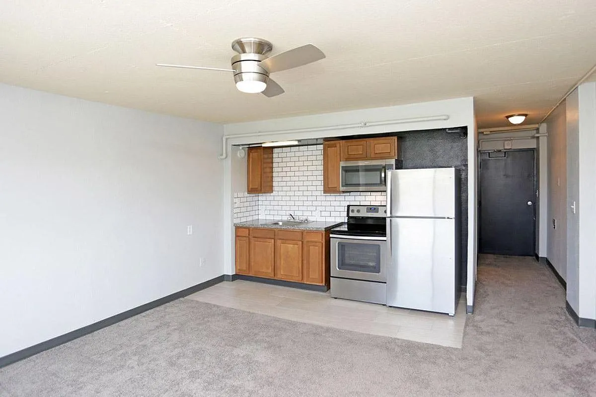 Capitol Hill Apartments — Photo 2