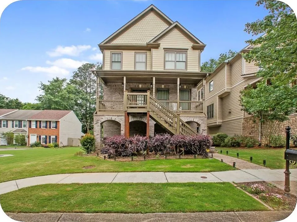 1030 Whitfield Ct SE