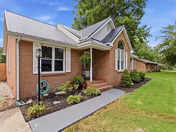 5th image of 46 Airwood Dr